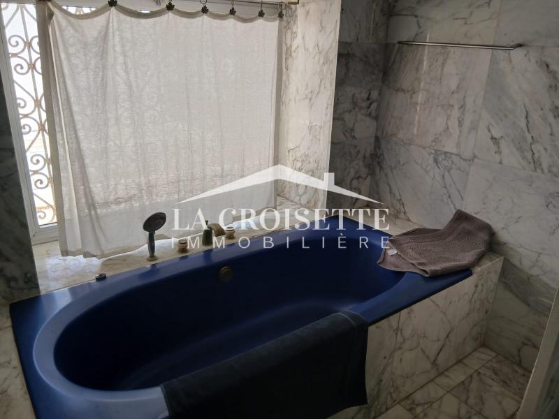 Villa S+4 avec piscine et jardin à La Marsa